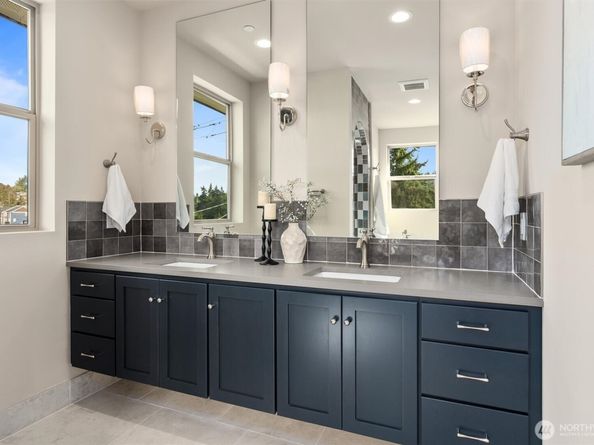 5033 25th Avenue SW A, Seattle WA 98106