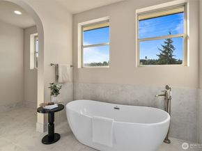 5033 25th Avenue SW A, Seattle WA 98106