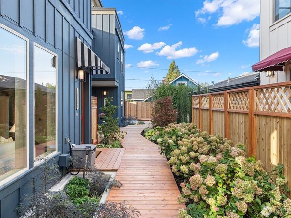 5033 25th Avenue SW A, Seattle WA 98106