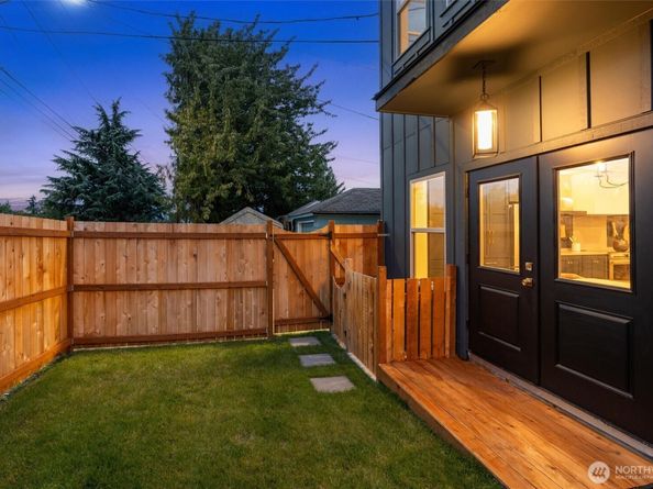 5033 25th Avenue SW A, Seattle WA 98106
