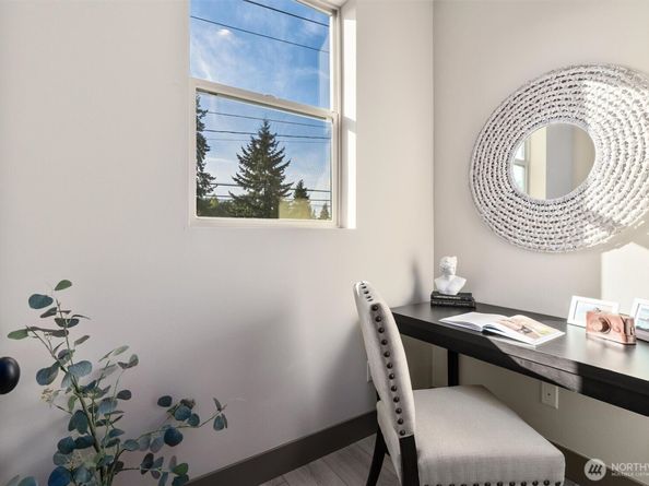 5033 25th Avenue SW A, Seattle WA 98106