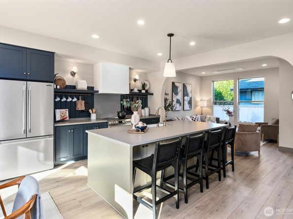 5033 25th Avenue SW A, Seattle WA 98106