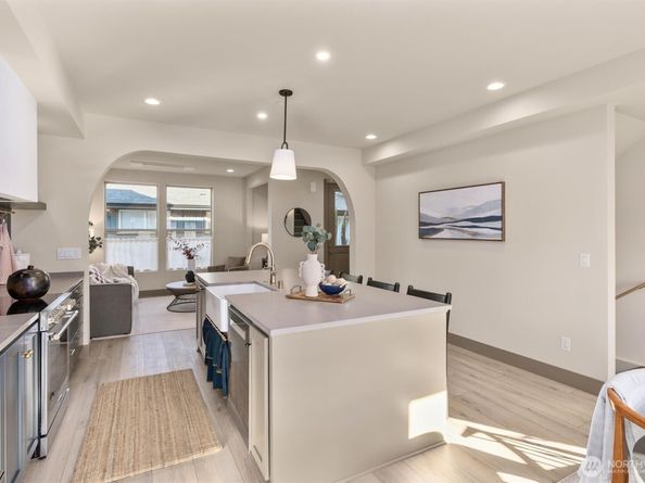 5033 25th Avenue SW A, Seattle WA 98106