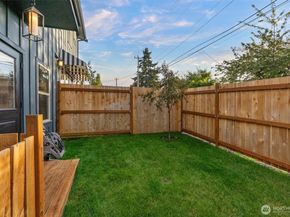5033 25th Avenue SW A, Seattle WA 98106
