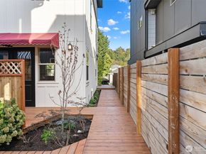 5033 25th Avenue SW A, Seattle WA 98106