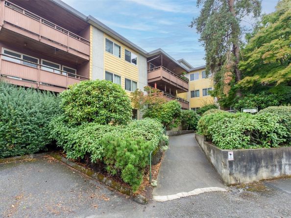 13433 Roosevelt Way N 102, Seattle WA 98133