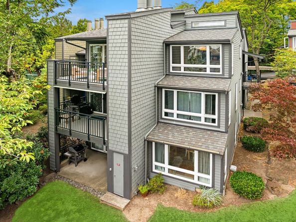 12014 98th Avenue NE 302, Kirkland WA 98034