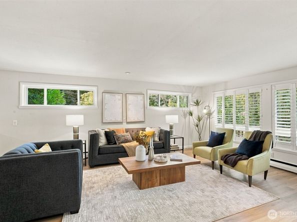 19926 40th Place NE, Lake Forest Park WA 98155