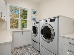 1024 91st Avenue NE, Bellevue WA 98004