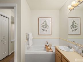 109 2nd Street S 422, Kirkland WA 98033