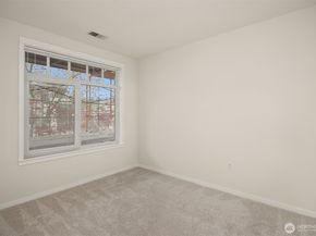 109 2nd Street S 422, Kirkland WA 98033