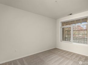 109 2nd Street S 422, Kirkland WA 98033