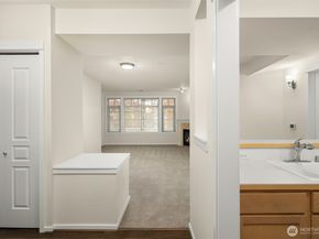 109 2nd Street S 422, Kirkland WA 98033