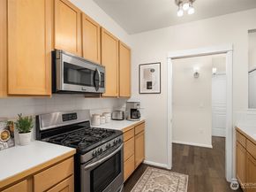 109 2nd Street S 422, Kirkland WA 98033