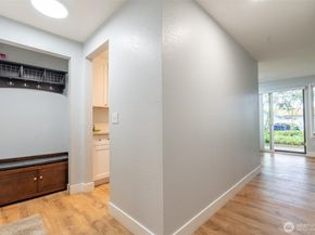 12505 NE 117th Place J7, Kirkland WA 98034