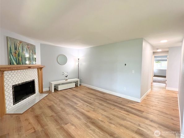 12505 NE 117th Place J7, Kirkland WA 98034