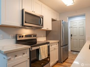 12505 NE 117th Place J7, Kirkland WA 98034