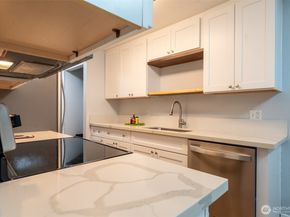 12505 NE 117th Place J7, Kirkland WA 98034