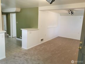 7822 NE Lake City Way NE, Seattle WA 98115