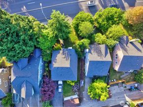 7822 NE Lake City Way NE, Seattle WA 98115