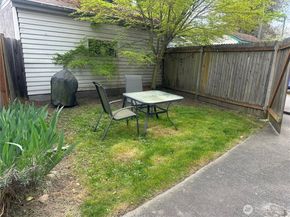 7822 NE Lake City Way NE, Seattle WA 98115