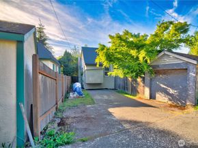 7822 NE Lake City Way NE, Seattle WA 98115