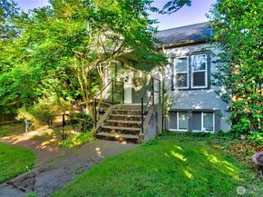 7822 NE Lake City Way NE, Seattle WA 98115