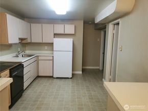 7822 NE Lake City Way NE, Seattle WA 98115