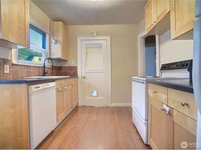 7822 NE Lake City Way NE, Seattle WA 98115
