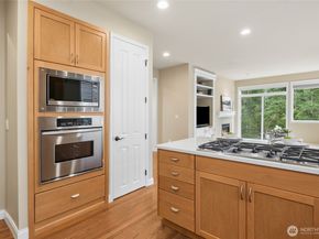 6701 W Crest View Loop SE, Snoqualmie WA 98065