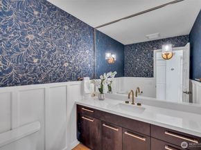 8402 SE 53rd Place, Mercer Island WA 98040