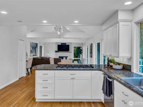 8402 SE 53rd Place, Mercer Island WA 98040