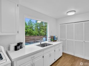 8402 SE 53rd Place, Mercer Island WA 98040