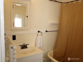 1921 44 Avenue SW, Seattle WA 98116
