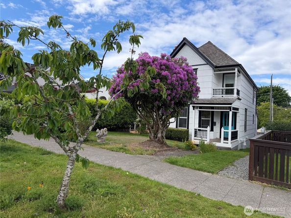1921 44 Avenue SW, Seattle WA 98116