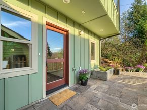 4586 22nd Avenue SW, Seattle WA 98106
