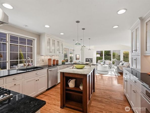 8255 SE 59th Street, Mercer Island WA 98040