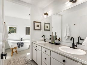 6518 NE Justin Court, Bainbridge Island WA 98110