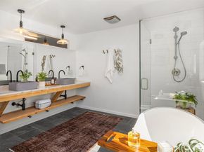 6518 NE Justin Court, Bainbridge Island WA 98110