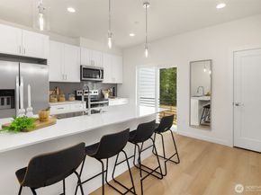 1518 Hollow Dale Place B, Everett WA 98204