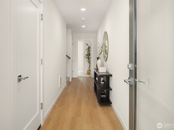 1518 Hollow Dale Place B, Everett WA 98204