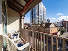 1106 NE 42nd 19, Seattle WA 98105