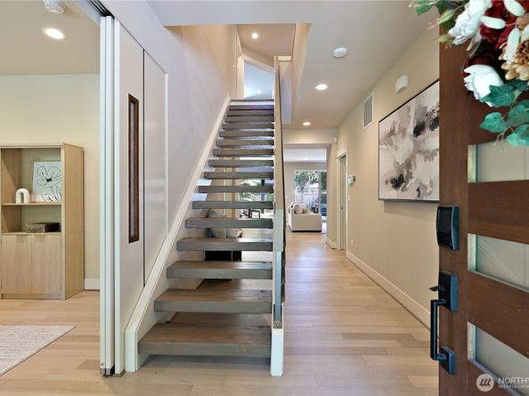 10034 Slater Avenue NE, Kirkland WA 98033