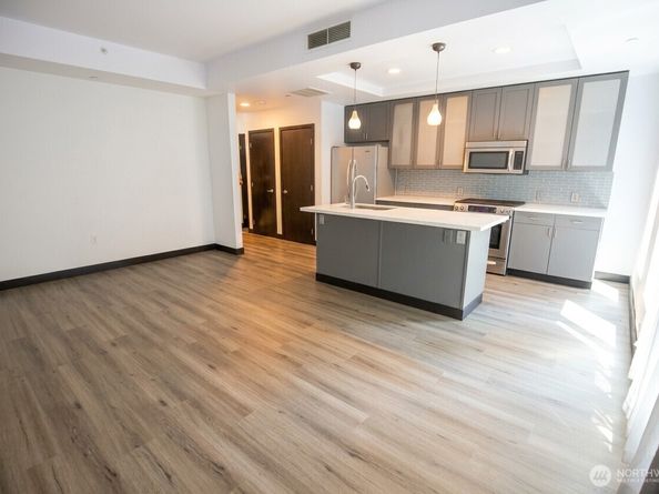 2716 Elliott Ave 405, Seattle WA 98121