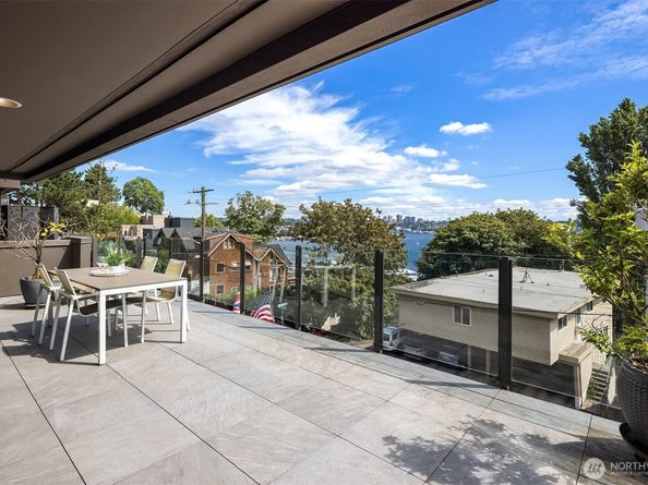 2040 Waverly Place N 302, Seattle WA 98109