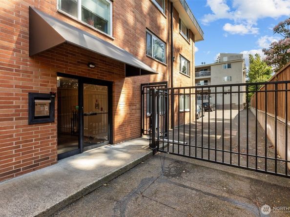 845 NE 125th Street 404, Seattle WA 98125