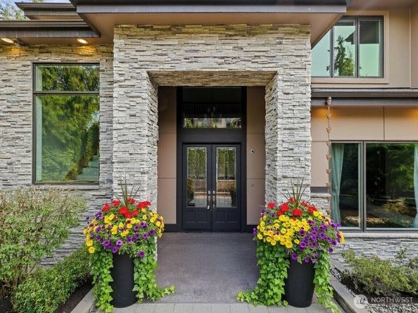10425 NE 15th Street, Bellevue WA 98004
