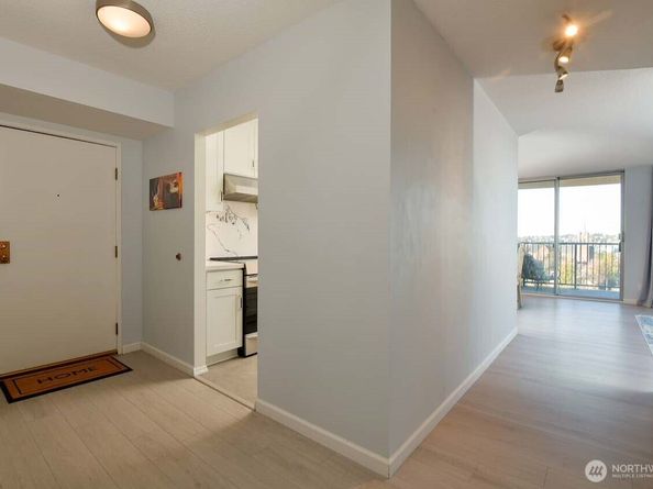 4540 8th Avenue NE 1605, Seattle WA 98105