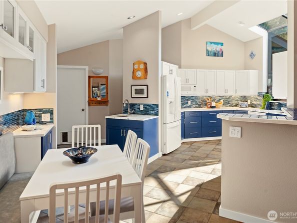 3040 164th Place NE, Bellevue WA 98008