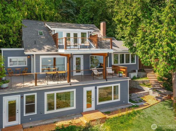 9943 SW 123rd Place, Vashon WA 98070